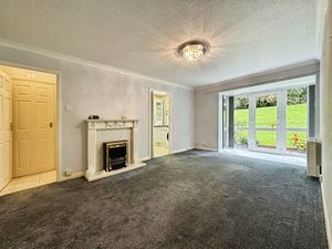Lounge- click for photo gallery